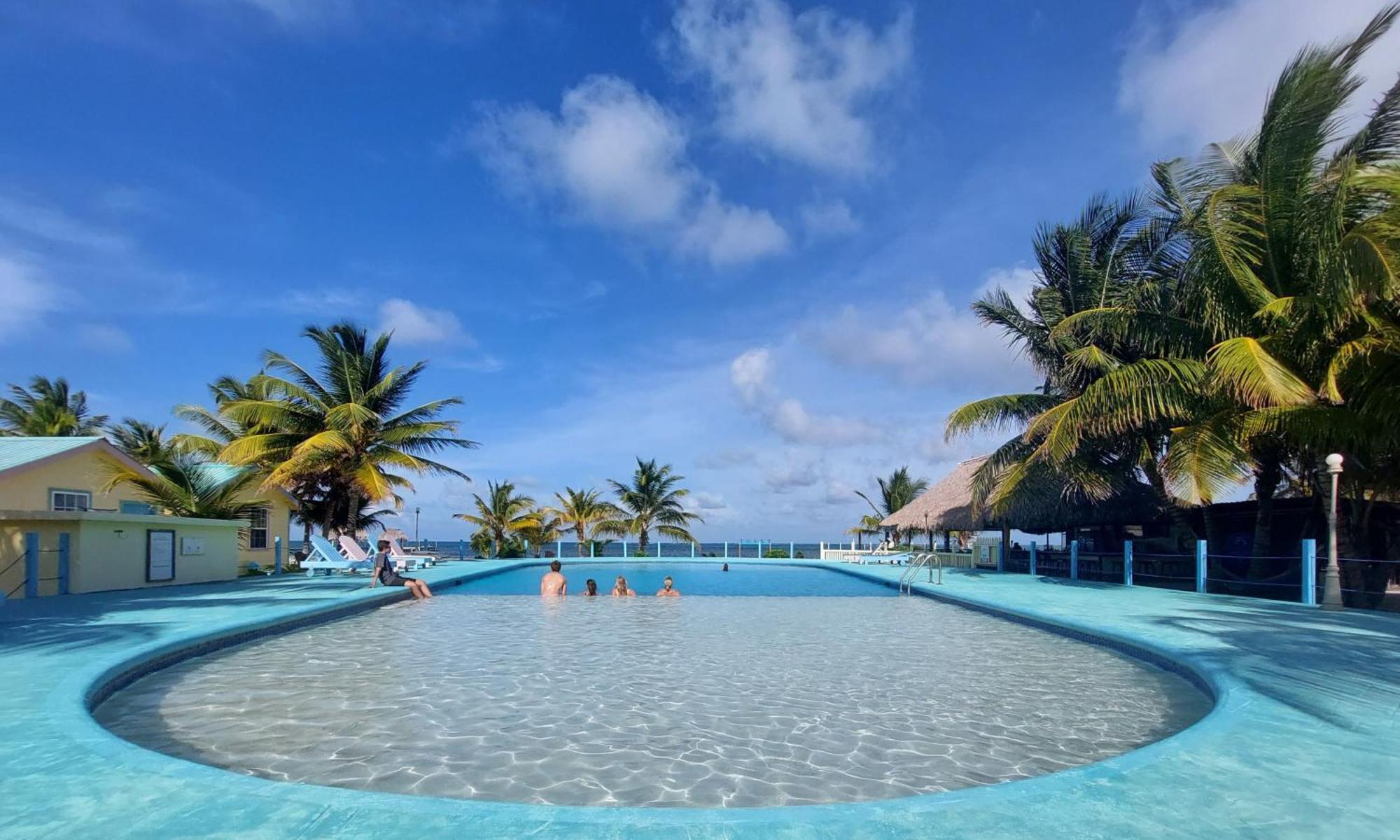Royal Caribbean Resort ซานเปโดร ภายนอก รูปภาพ
