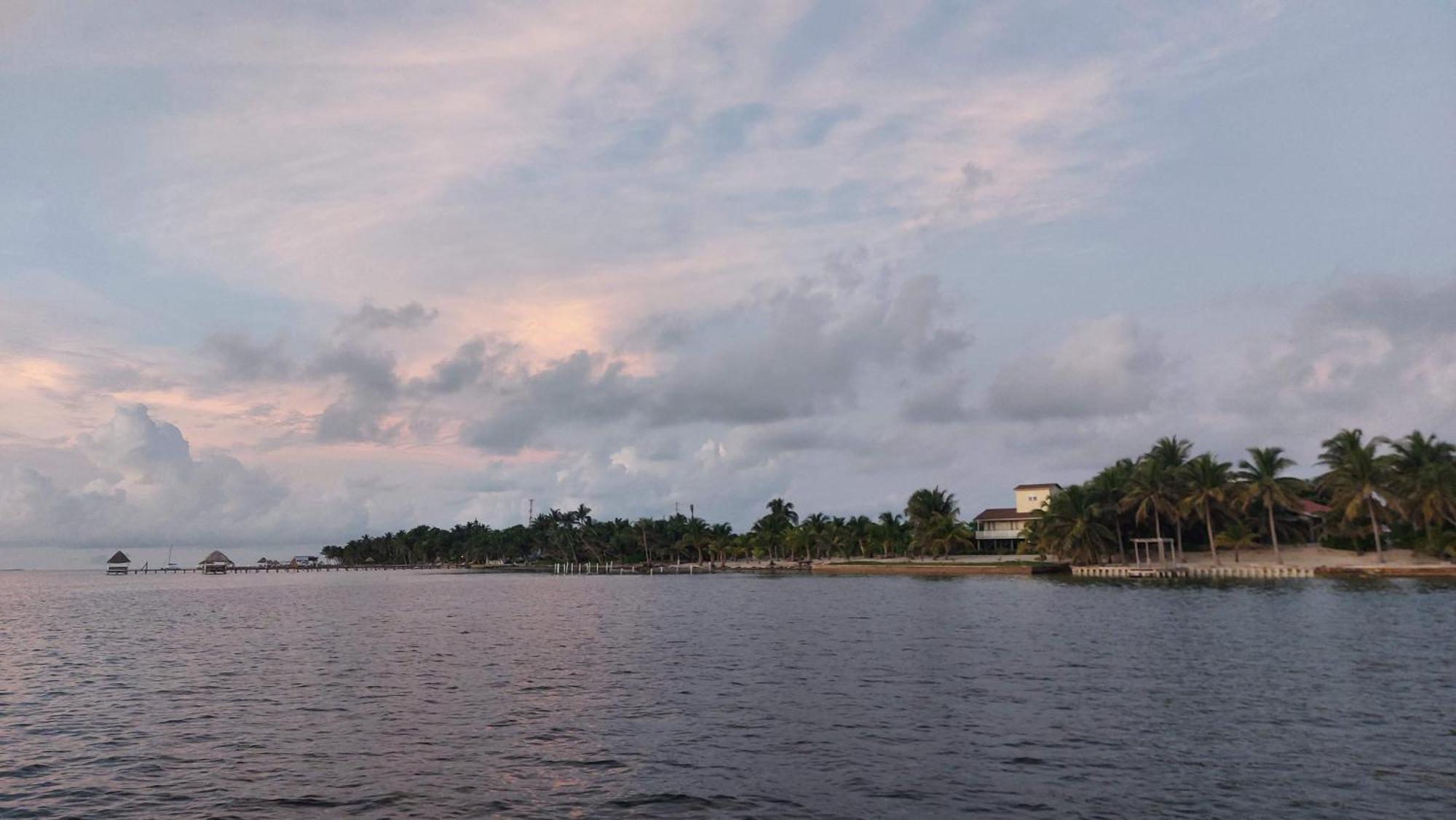 Royal Caribbean Resort ซานเปโดร ภายนอก รูปภาพ