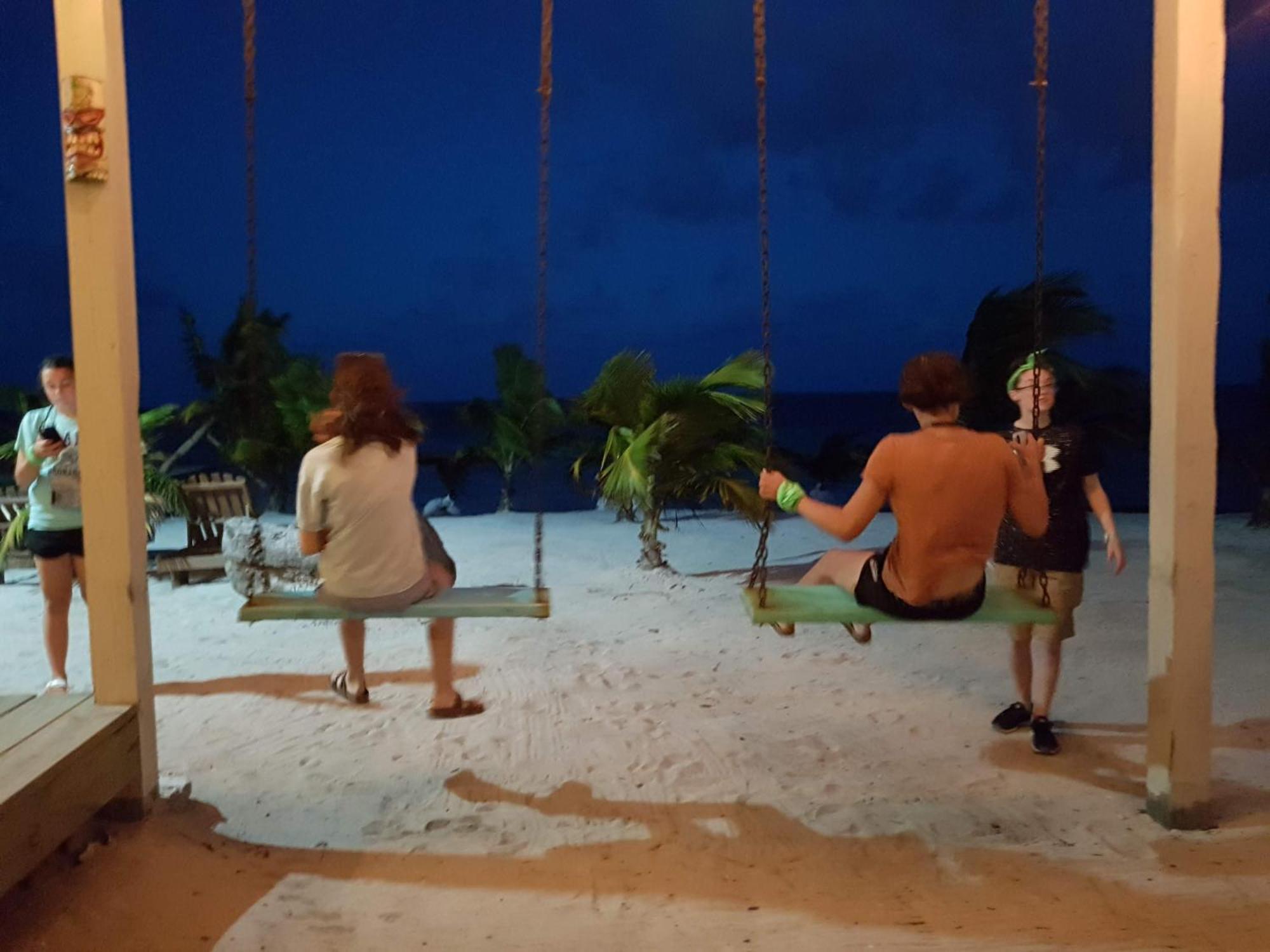 Royal Caribbean Resort ซานเปโดร ภายนอก รูปภาพ